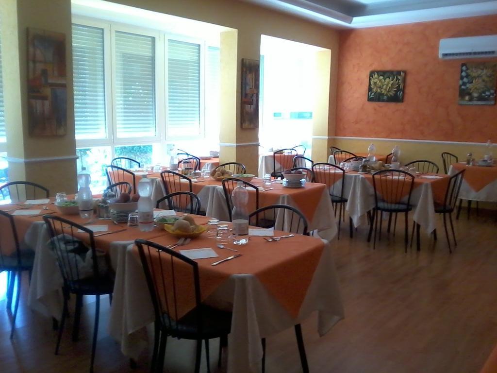 Hotel Oria Rimini Exterior photo
